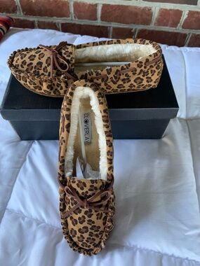 Leopard Print Faux Fur-Lined Moccasins - Brown